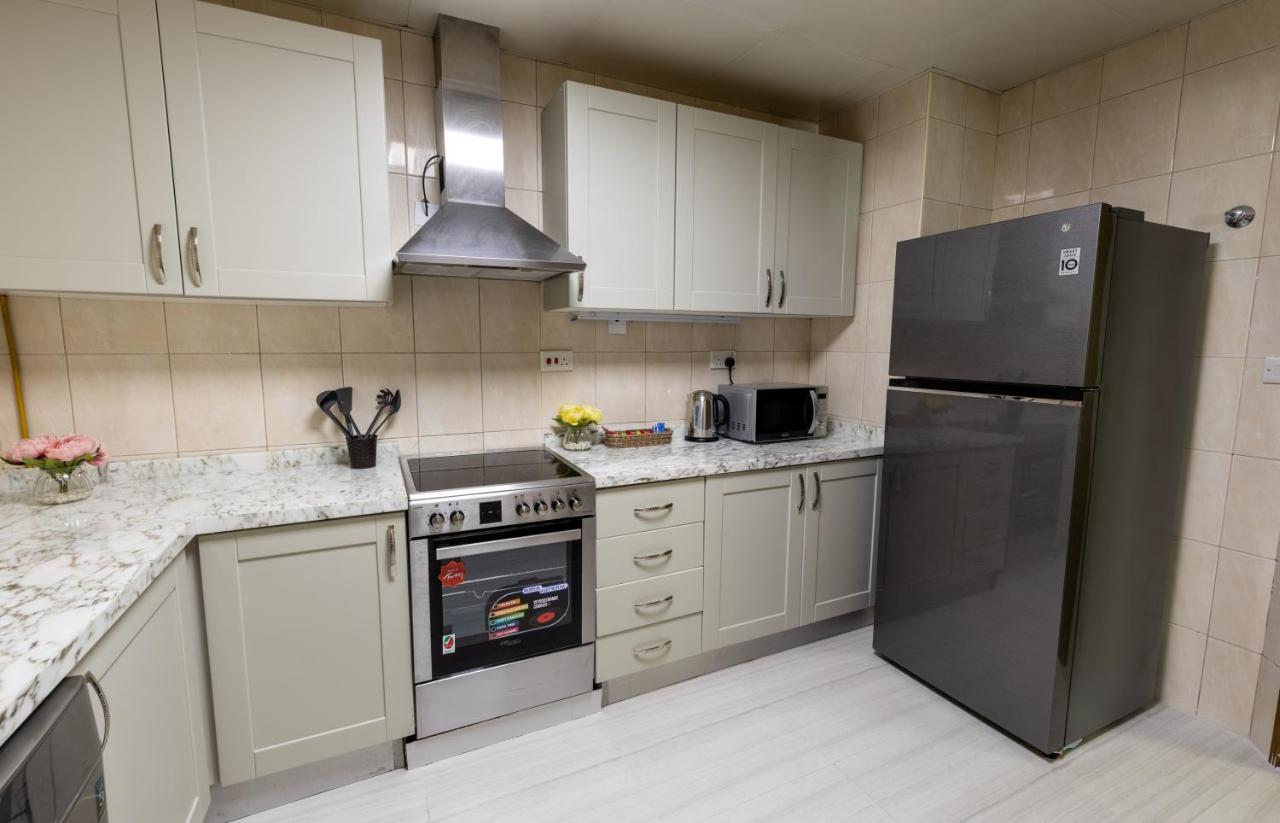 BEST 2 Bedroom Apartment Beach Front (Sea View) - 4