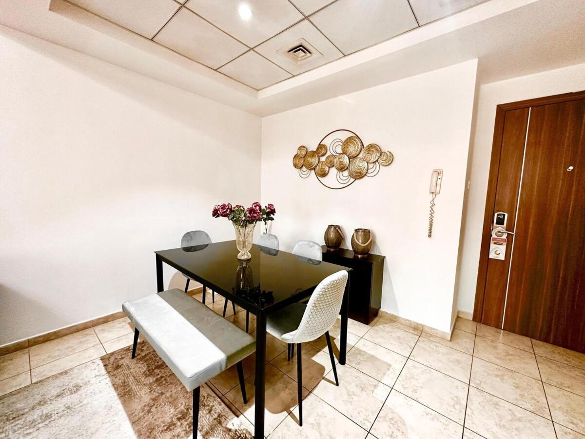 Chic 1BR with the City Views - 4