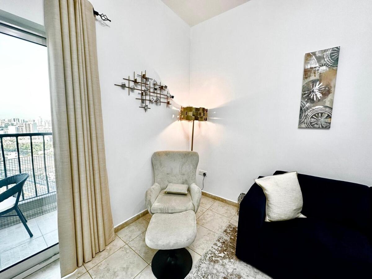 Chic 1BR with the City Views - 5