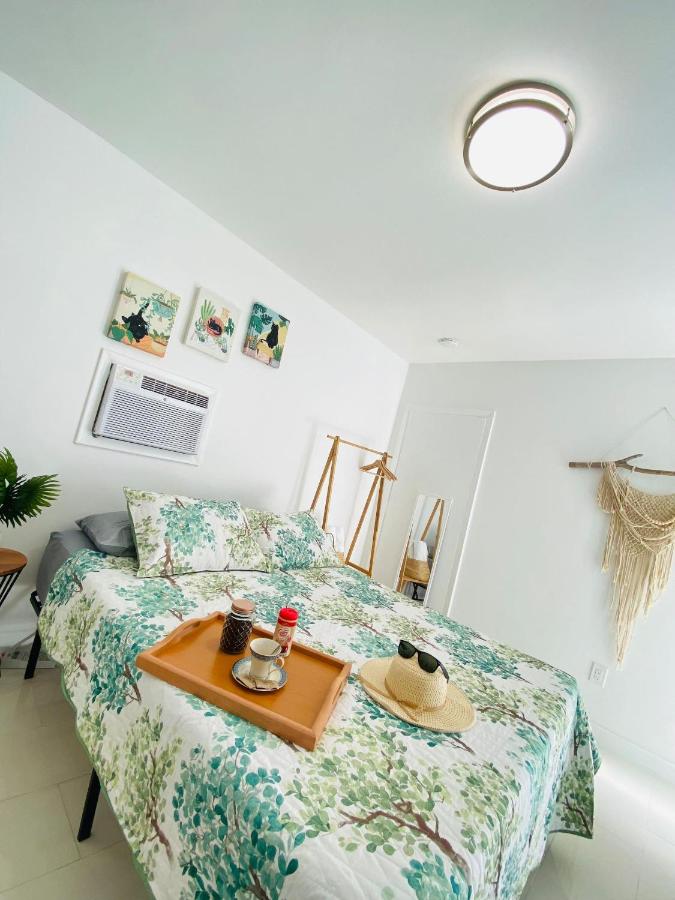 Walk to Calle 8 - Authentic Cuban Experience - 2