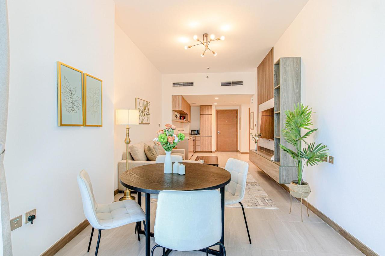 1BR Apt Residence Along Business Bay Canal - 4