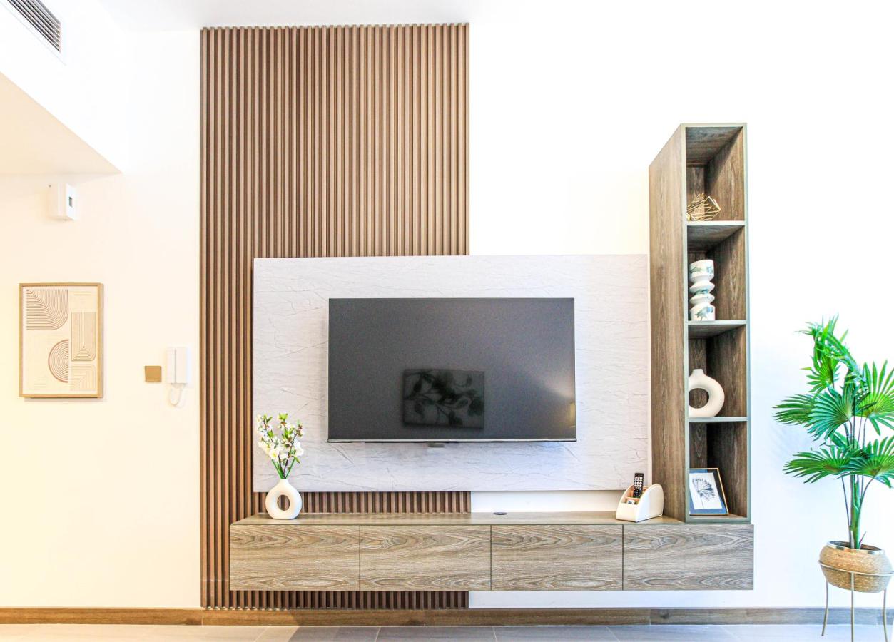 1BR Apt Residence Along Business Bay Canal - 3