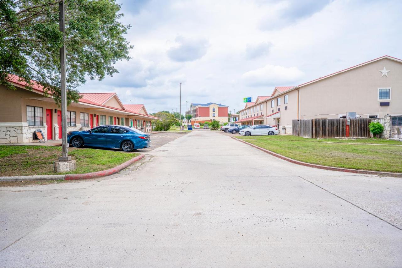 TexanInn Beeville — photo 8