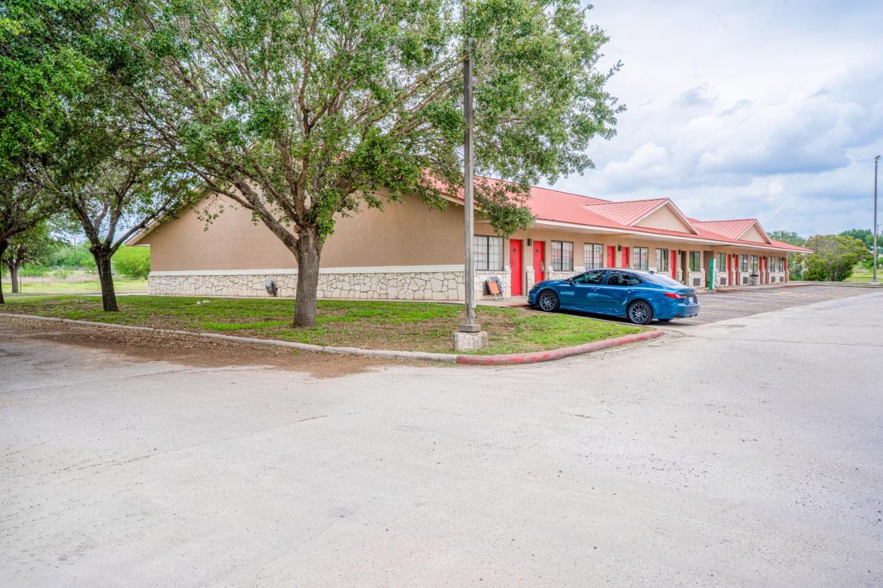 TexanInn Beeville — photo 16