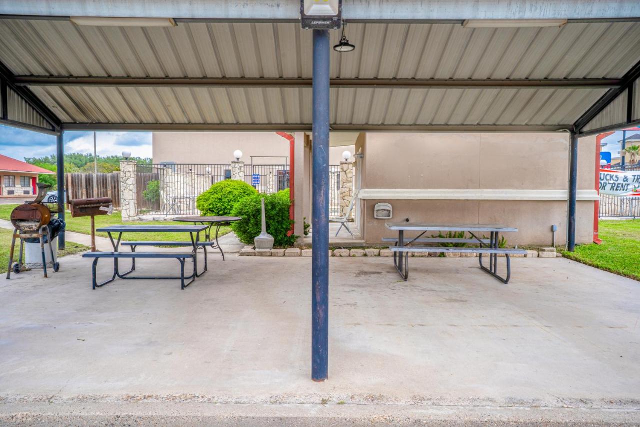 TexanInn Beeville — photo 24