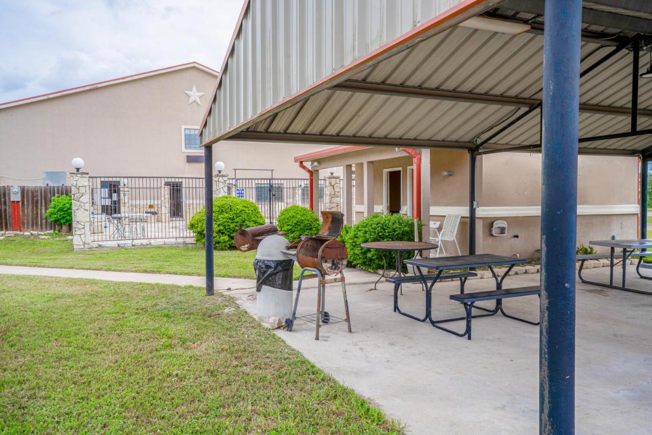 TexanInn Beeville — photo 23