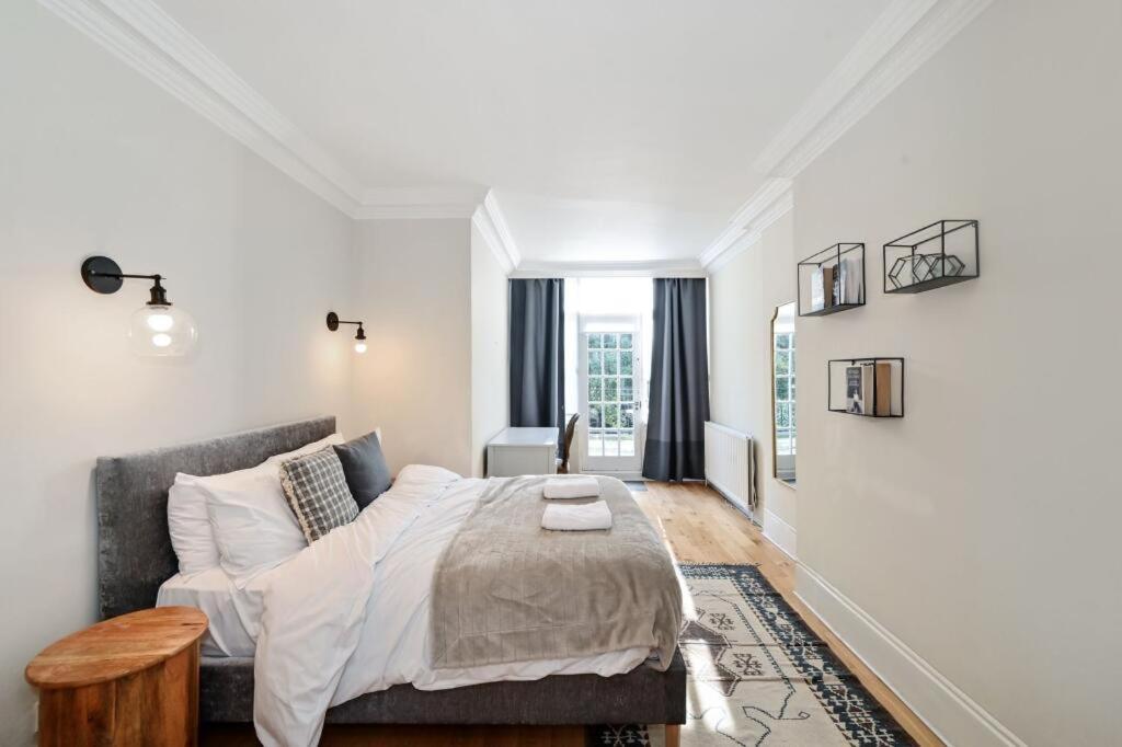 Elegant 6 Bed Home with Garden & Balcony By Harrods - 2