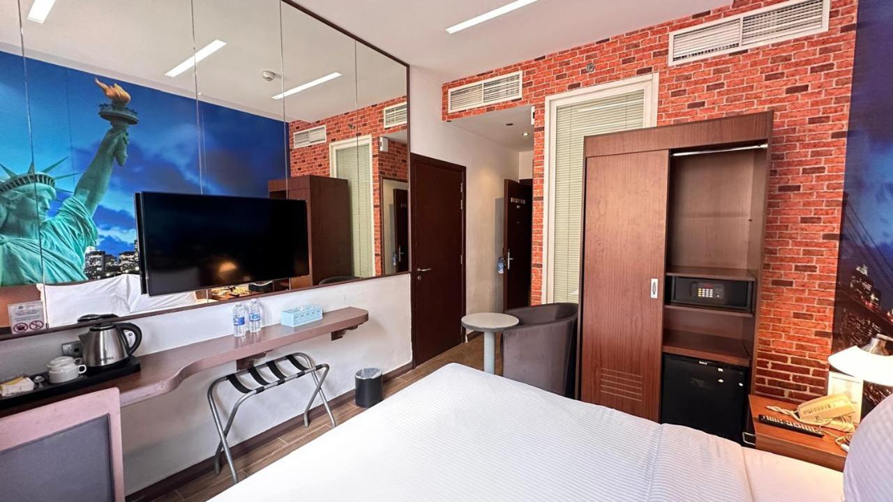 Reflections Hotel - 5