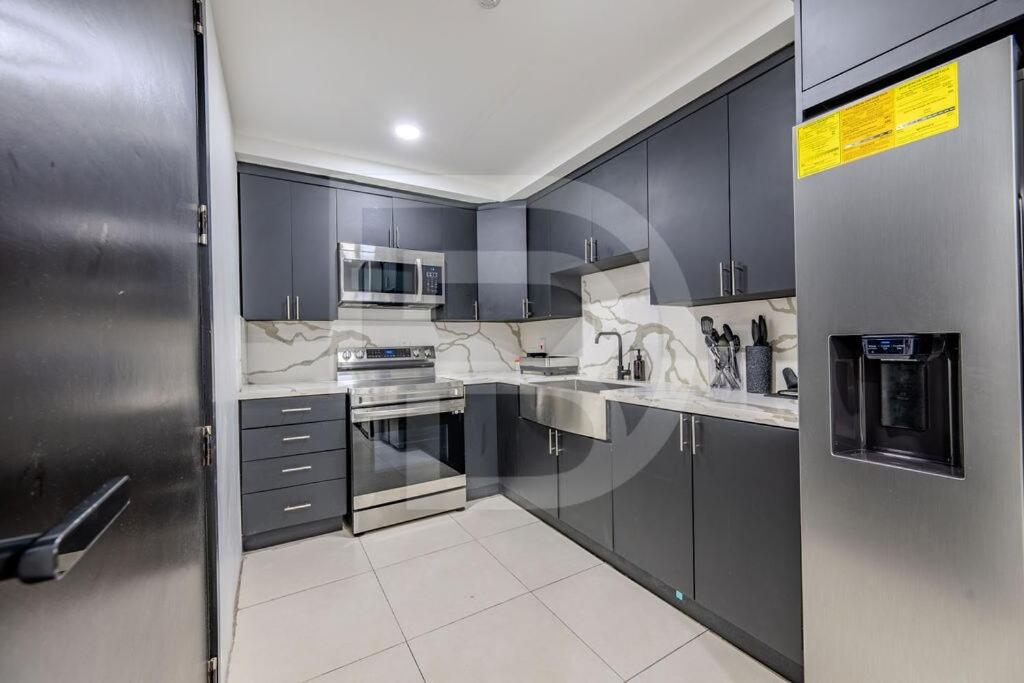 Luxury Condo - pool in Kingston - G28 - 4