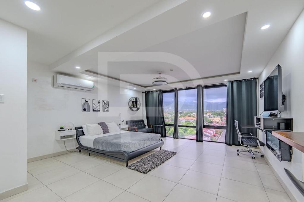 Luxury Condo - pool in Kingston - G28 - 5