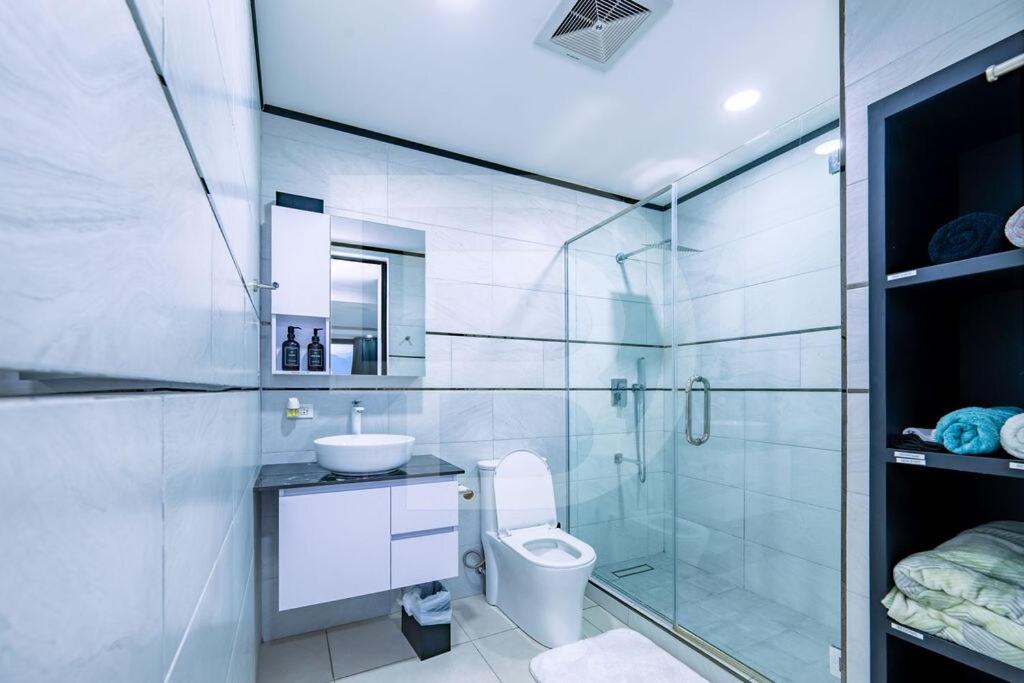 Luxury Condo - pool in Kingston - G28 - 3