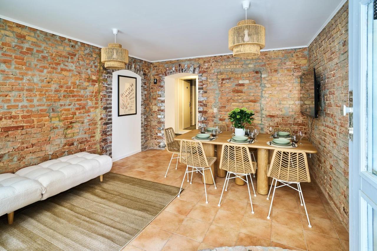 Urban Base Apartment for 9 in Berlin Mitte - 2