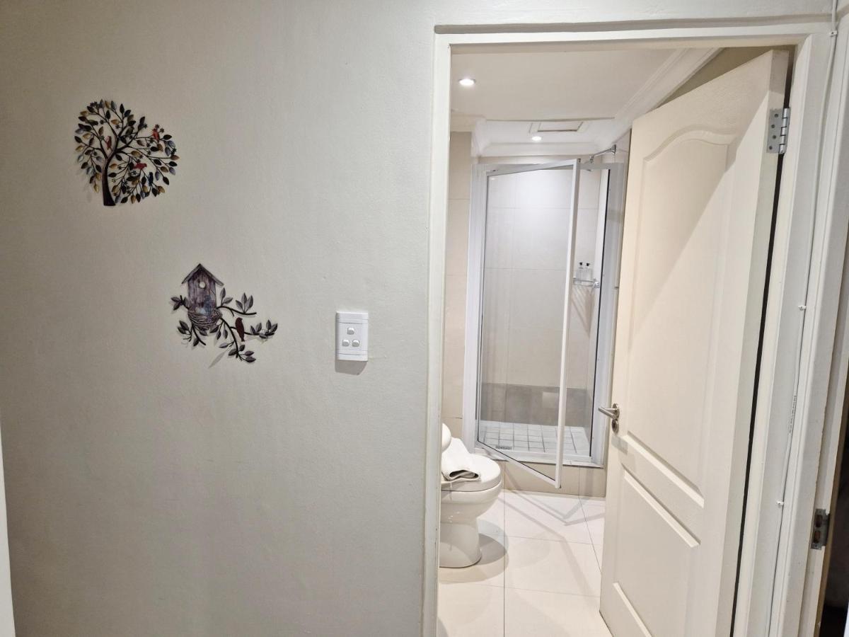 Prime location in The Firmont, Sea Point - 3