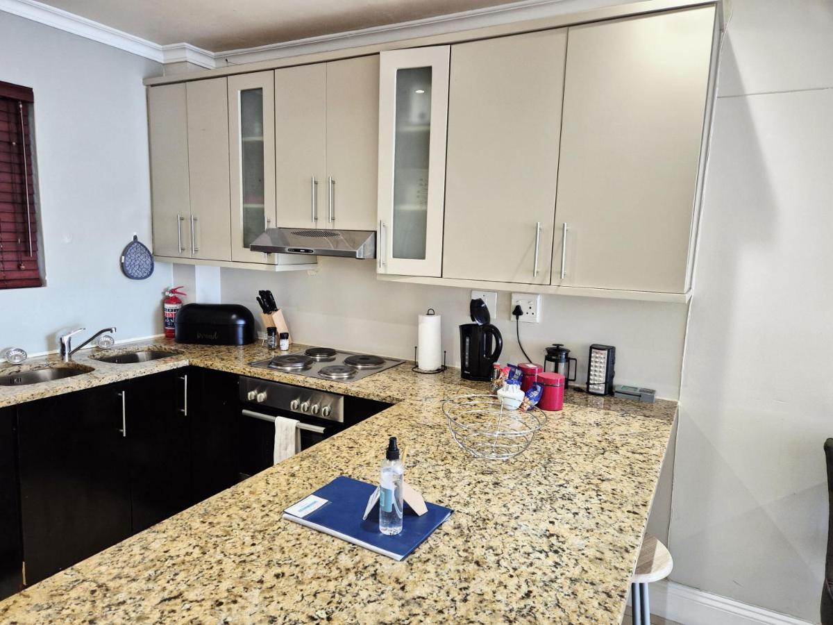 Prime location in The Firmont, Sea Point - 4