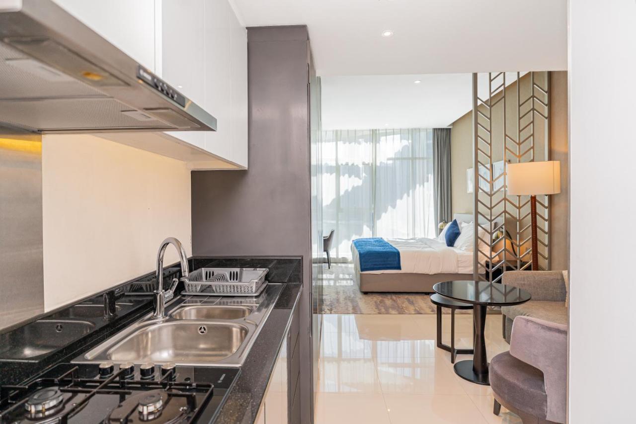 Escape24 Cozy Studio with Pool & Canal View near Burj Khalifa - 5