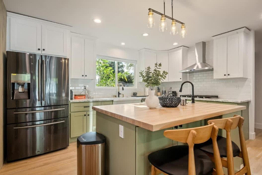 Lake Balboa Hideaway - 2