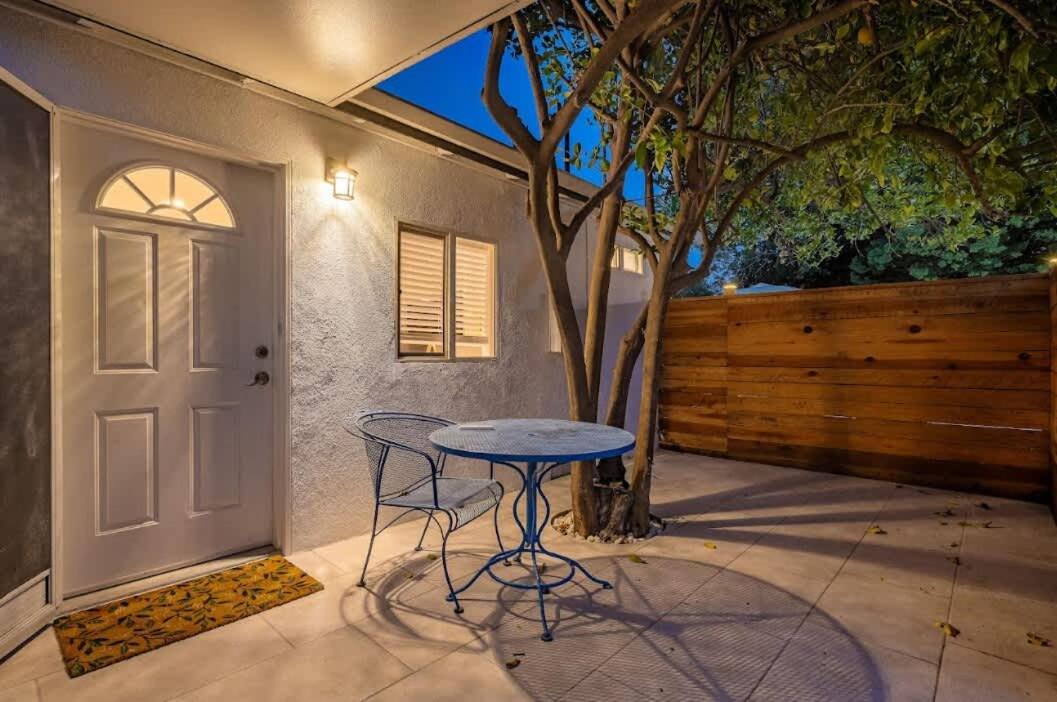 Lake Balboa Hideaway - 3