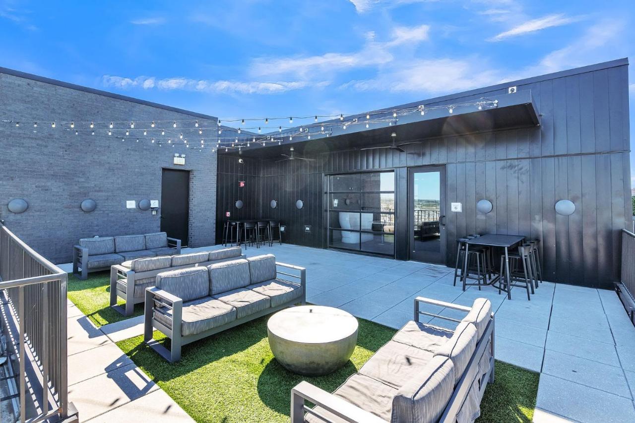 Gorgeous Apt for 8 with Rooftop & Gym Near DT - 2