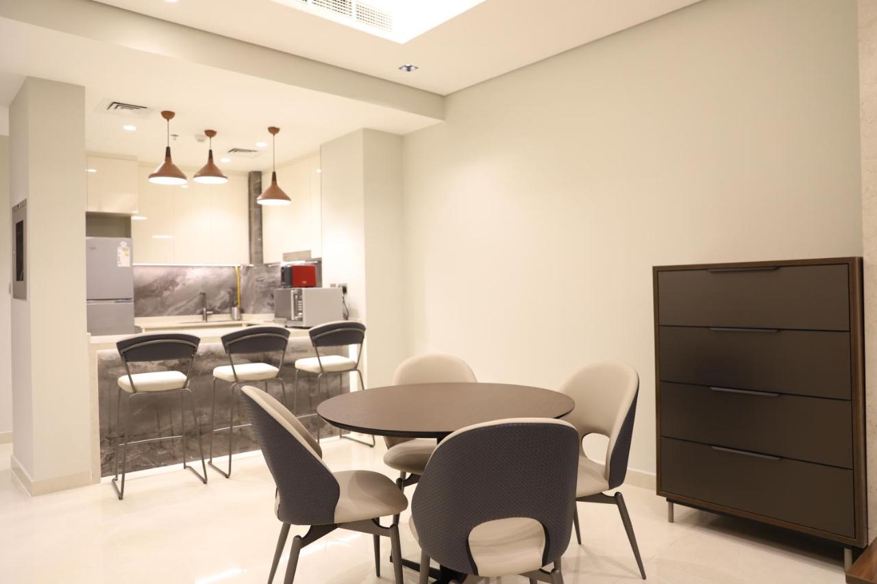 Brand New Large 2 Bedroom with Burj Khalifa view - 4