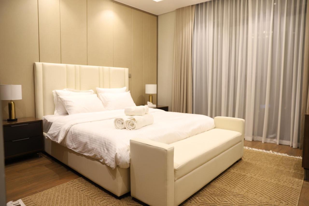 Brand New Large 2 Bedroom with Burj Khalifa view - 2