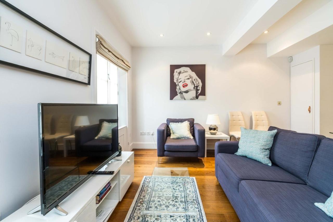 A Stunning Three Bedroom Home in Mayfair - 5
