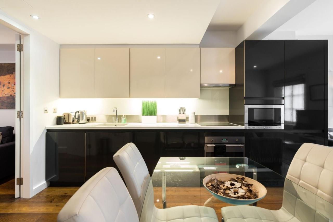 A Stunning Three Bedroom Home in Mayfair - 4