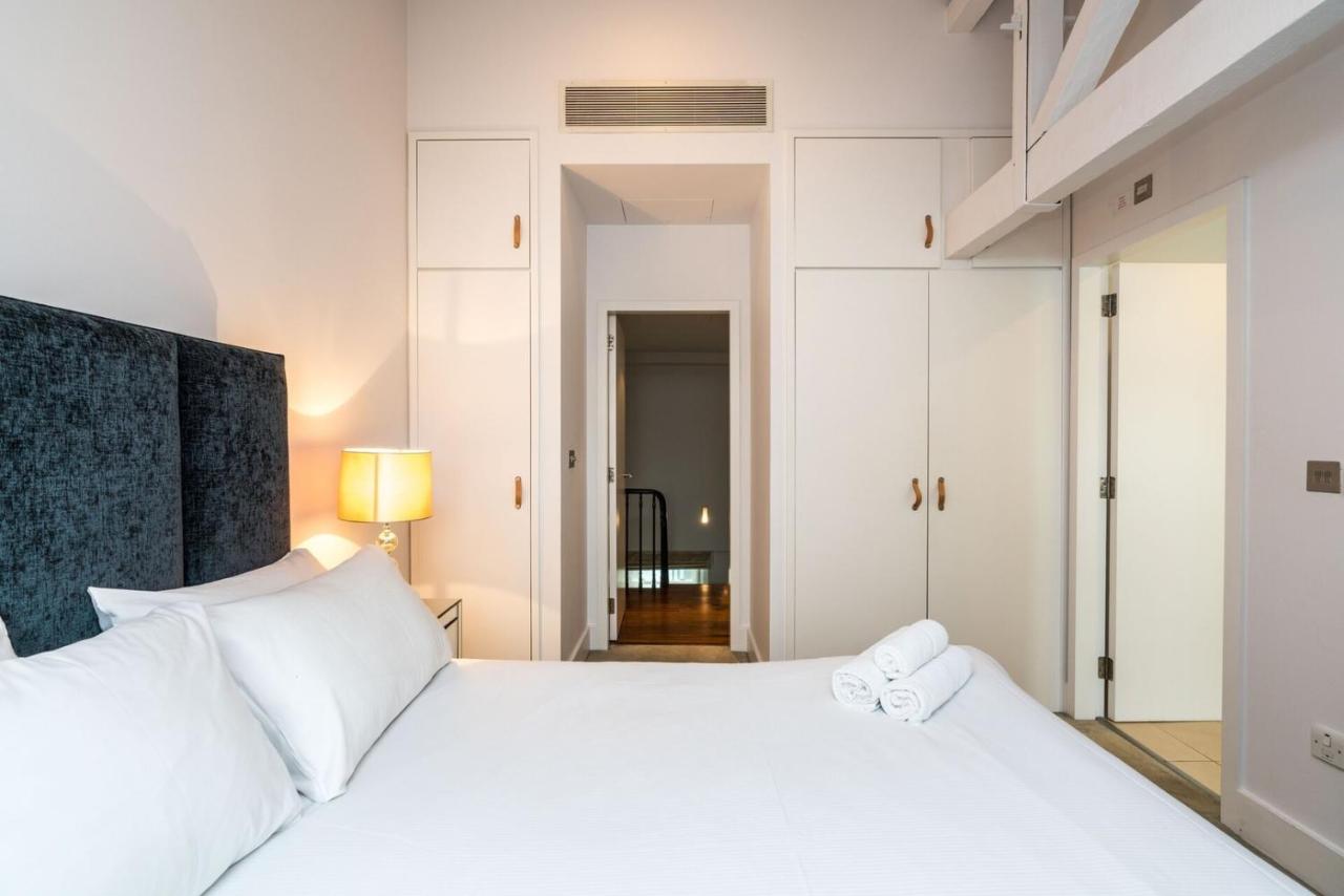 A Stunning Three Bedroom Home in Mayfair - 2