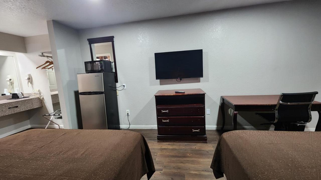 Express Inn Hobby Airport — photo 22