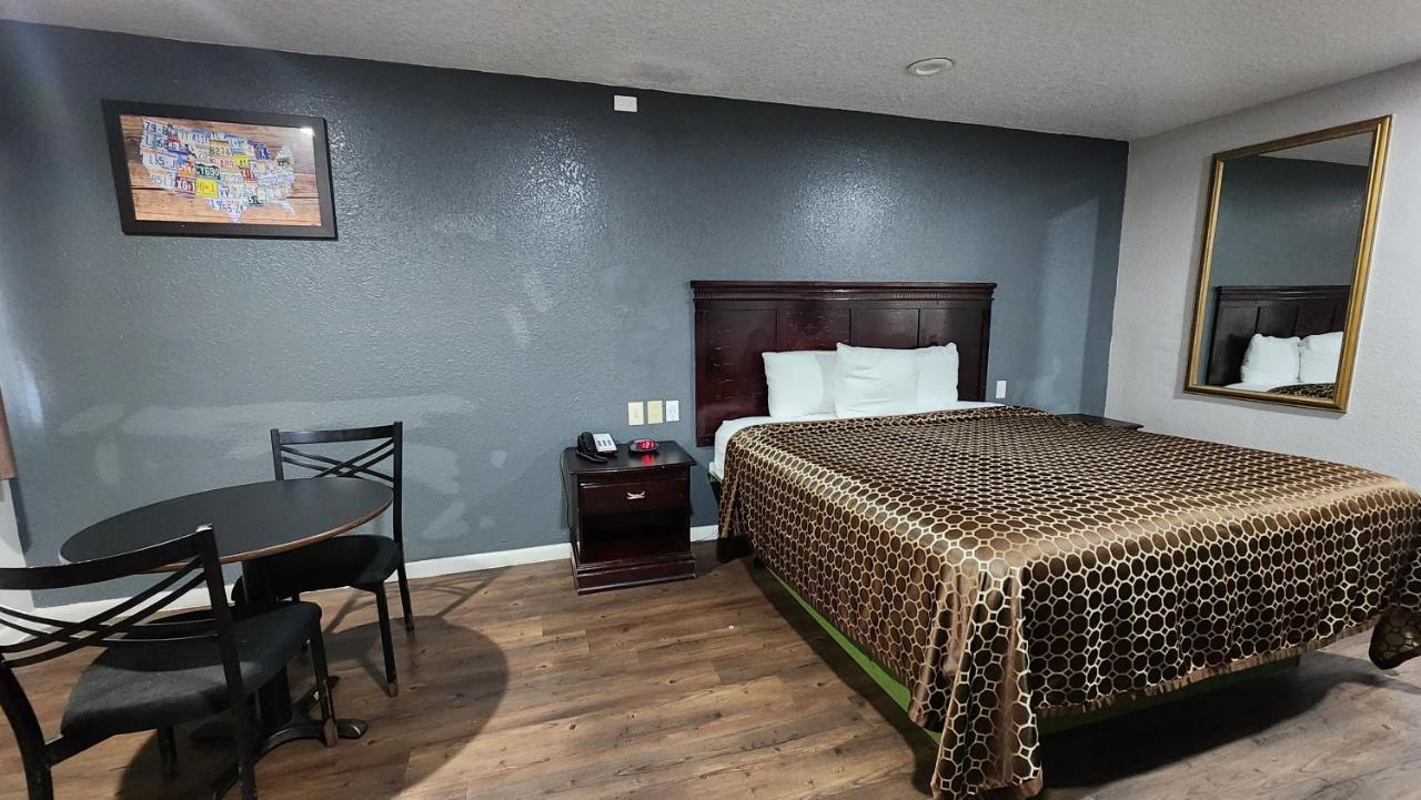 Express Inn Hobby Airport — photo 19