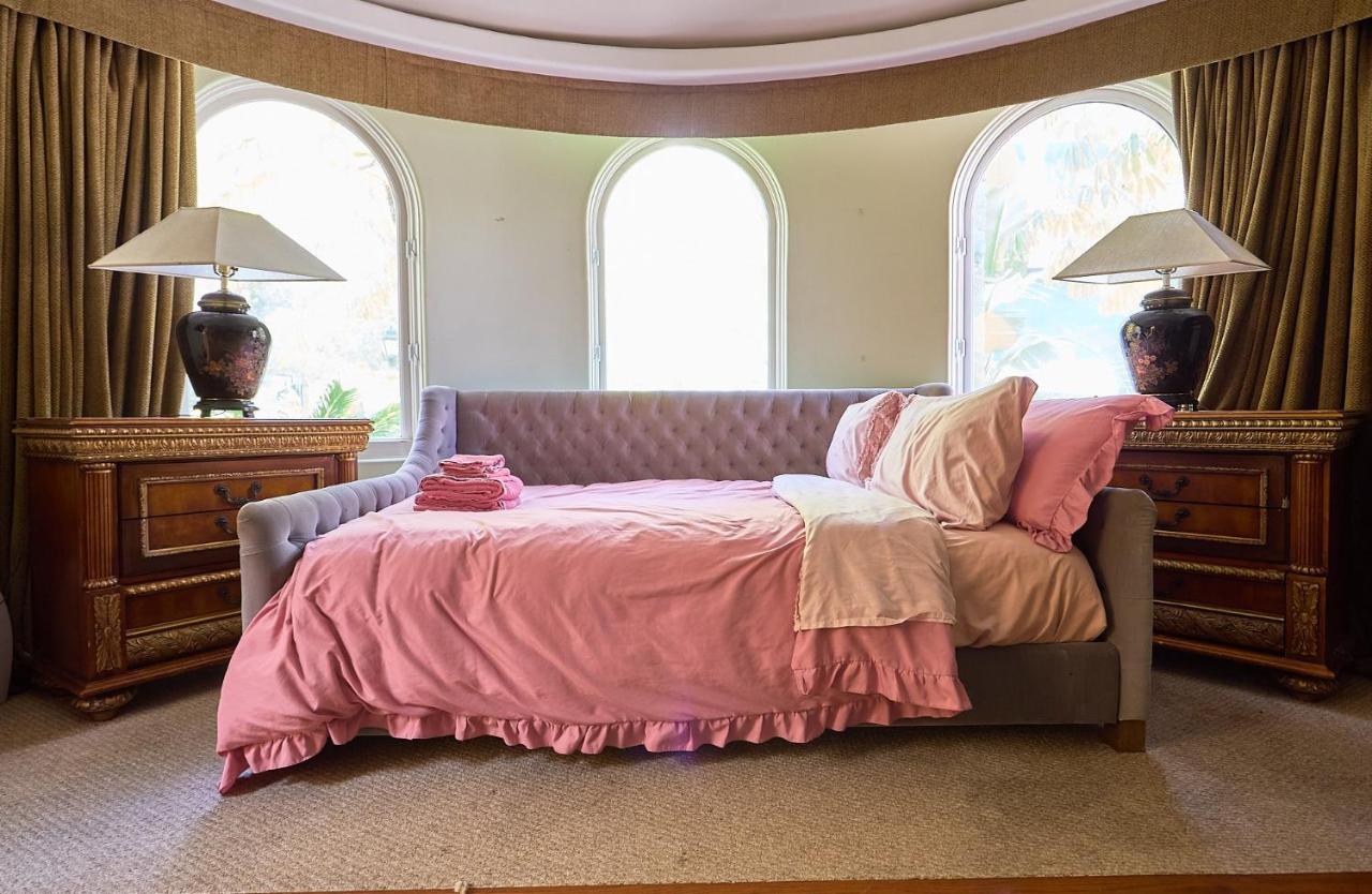 Beverly Hills Spanish - 2