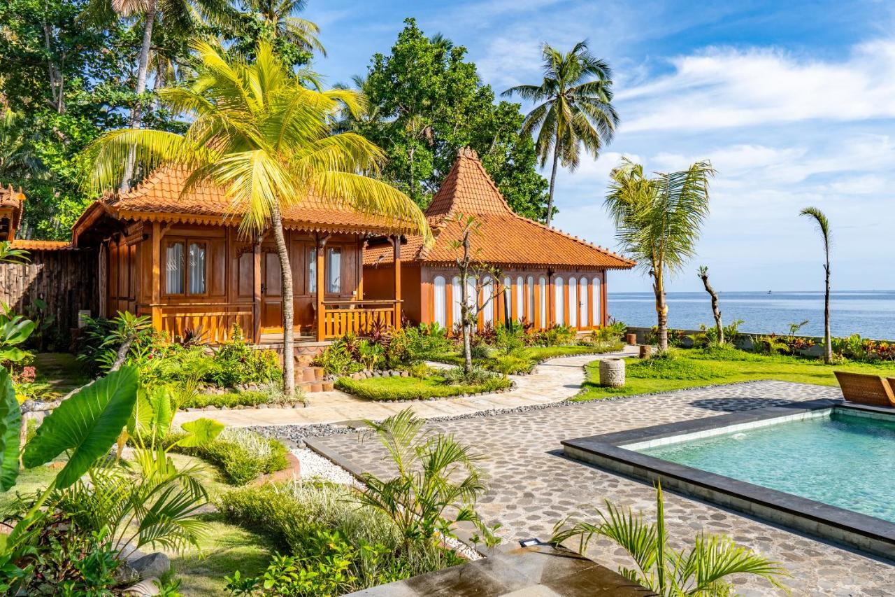 Dani Beach Villa - Beachfront Villas in Tejakula - 3