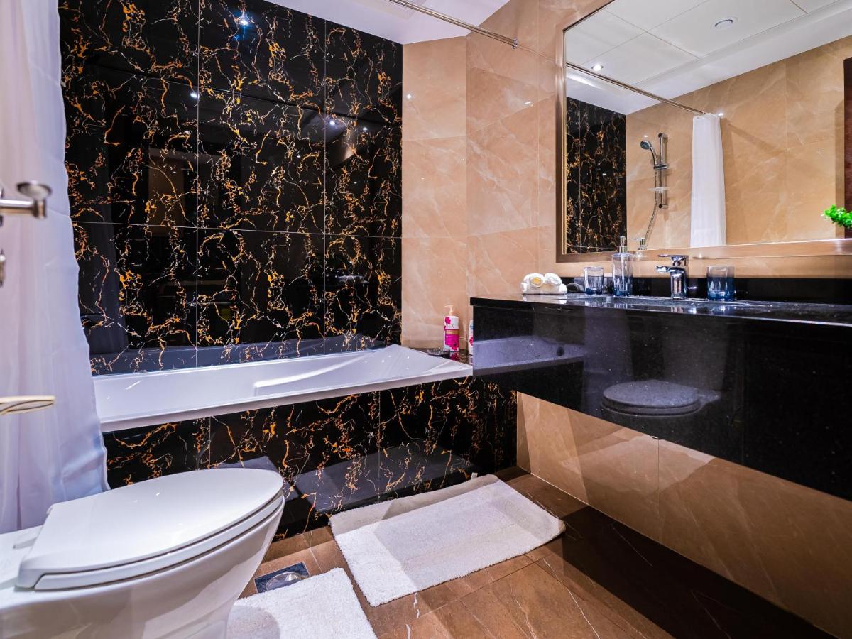 Cozy Studio with Burj Khalifa Views - 3