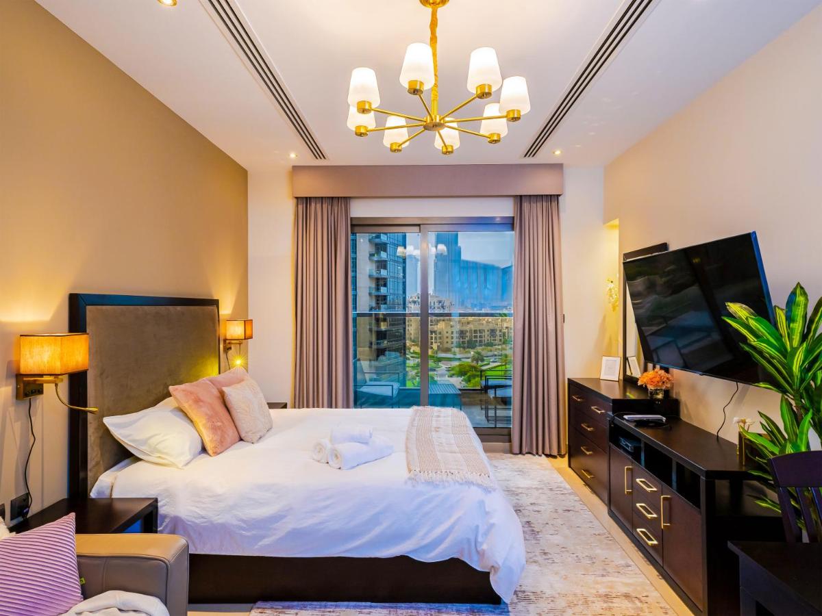 Cozy Studio with Burj Khalifa Views - 2