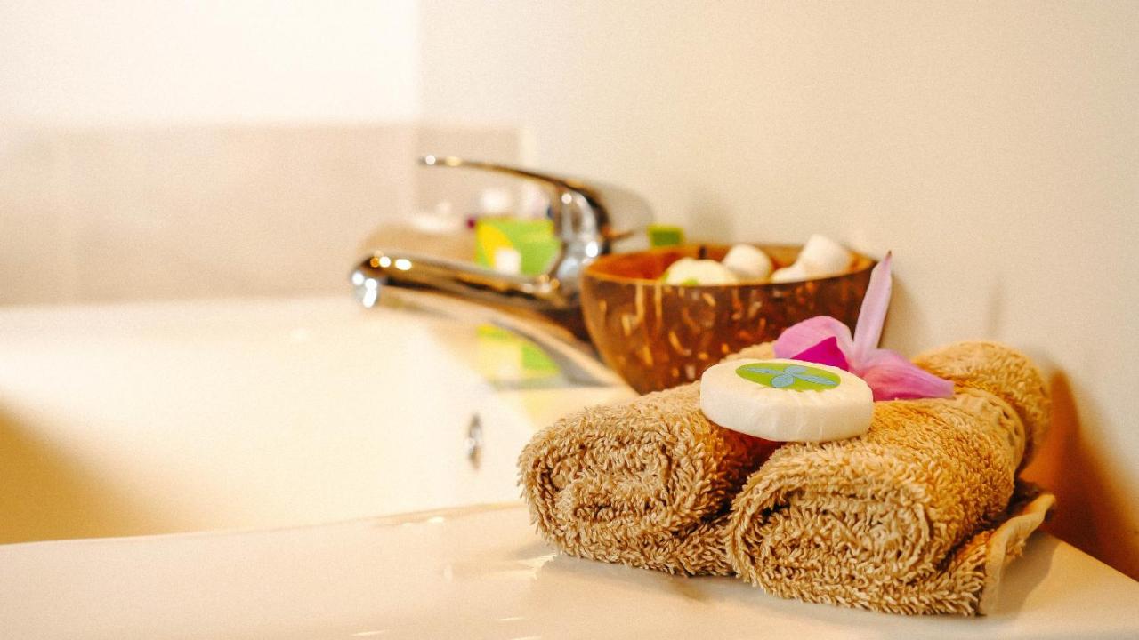 Muri Beach Resort photo