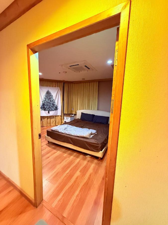 Royal Place Apartments