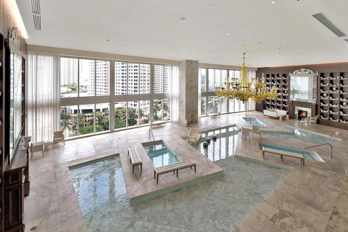 Luxurious 5-STAR condo at the ICON Brickell - 4