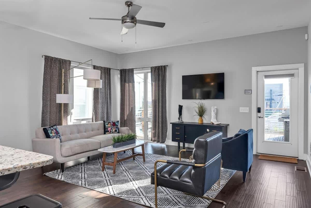 Taylors Nashville Home - Stunning Rooftop Views