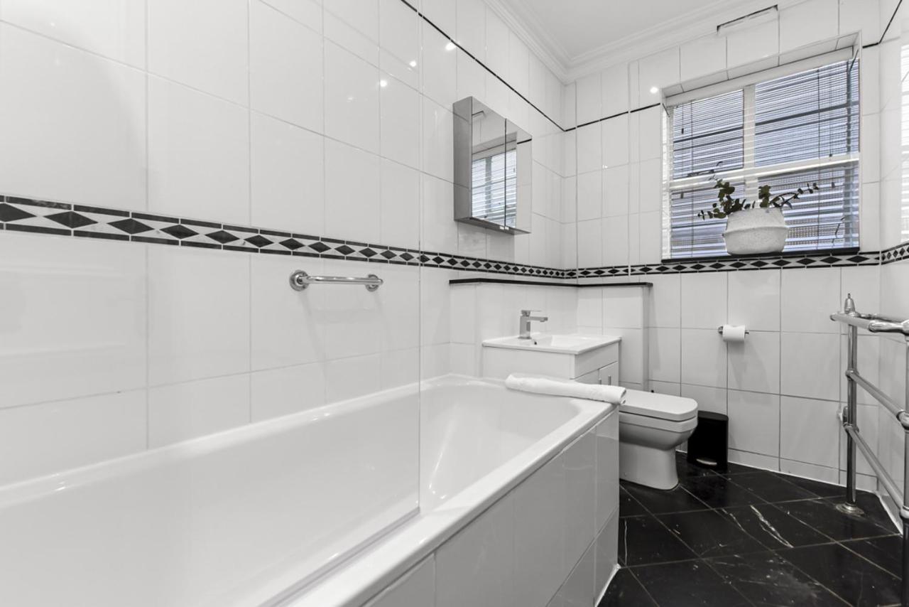 2 Bed Apartment- Mayfair 1 - 3