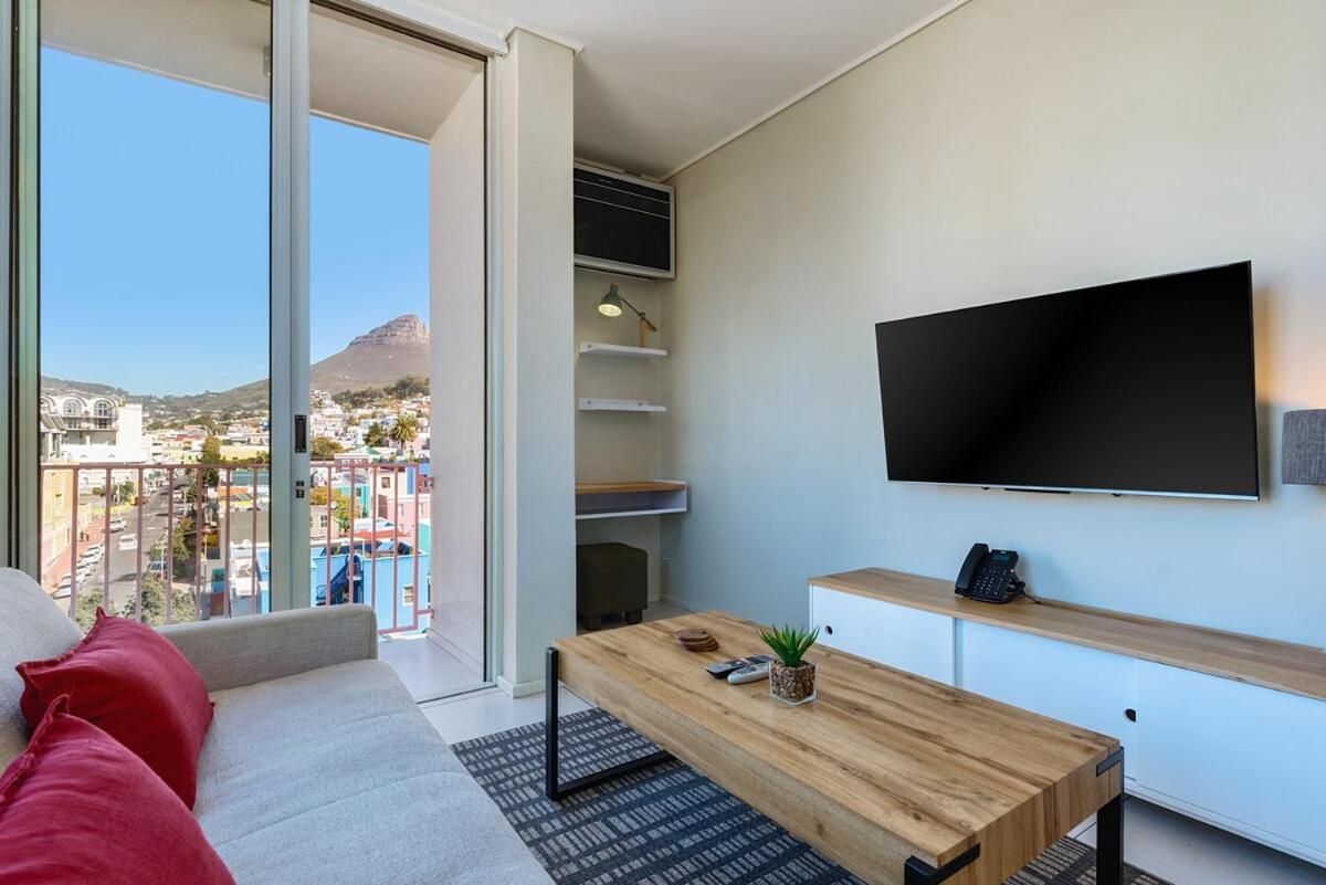 Bright & Chic Studio at The Rose - 5