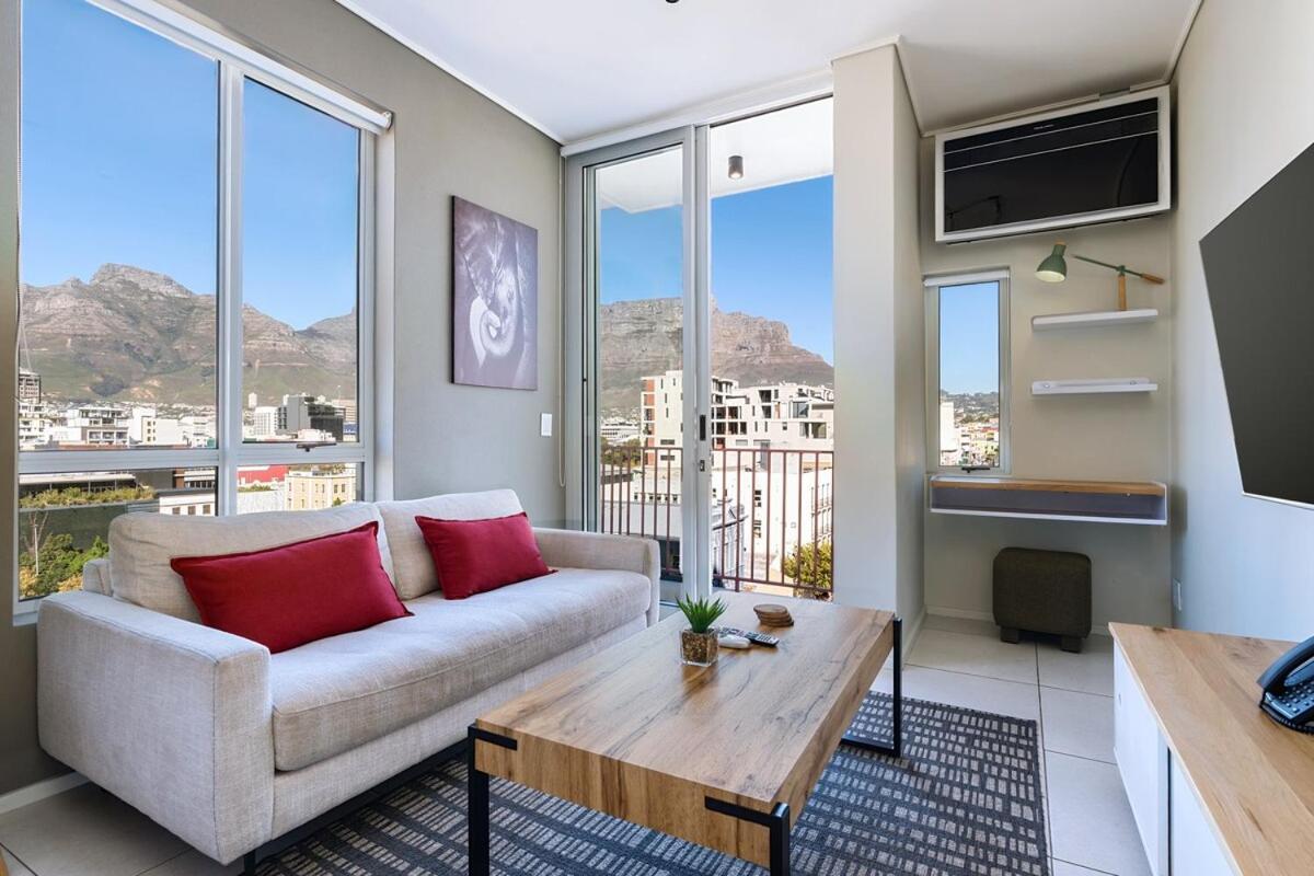 Bright & Chic Studio at The Rose