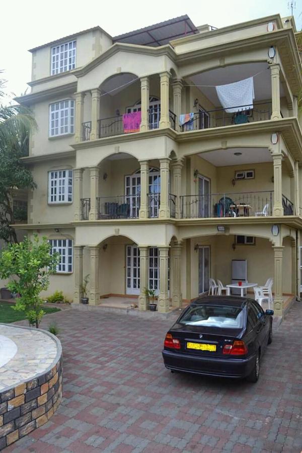 Rs villa 3 share apartment with private room 100mts to the beach and bus stop - 2