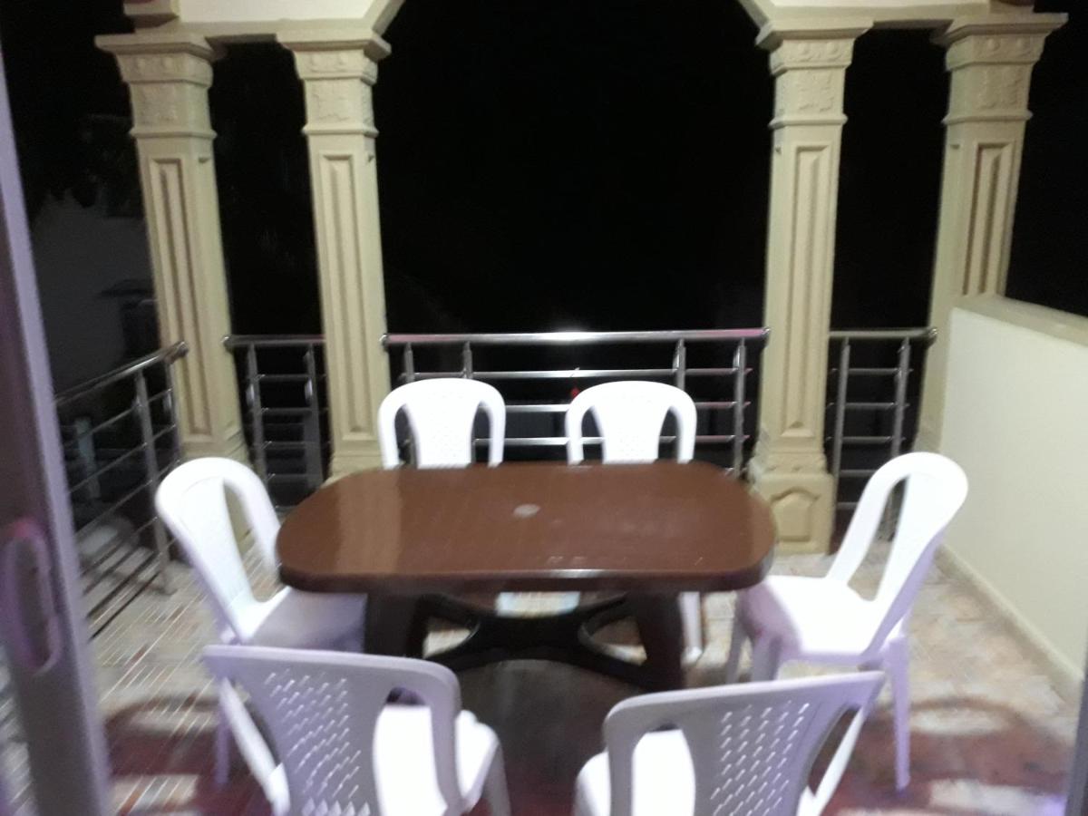 Rs villa 3 share apartment with private room 100mts to the beach and bus stop - 4