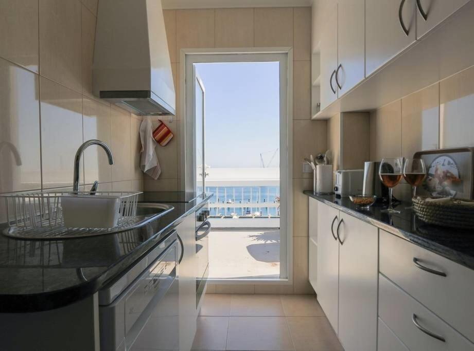 GuestReady - Marina view top floor with terrace - 5