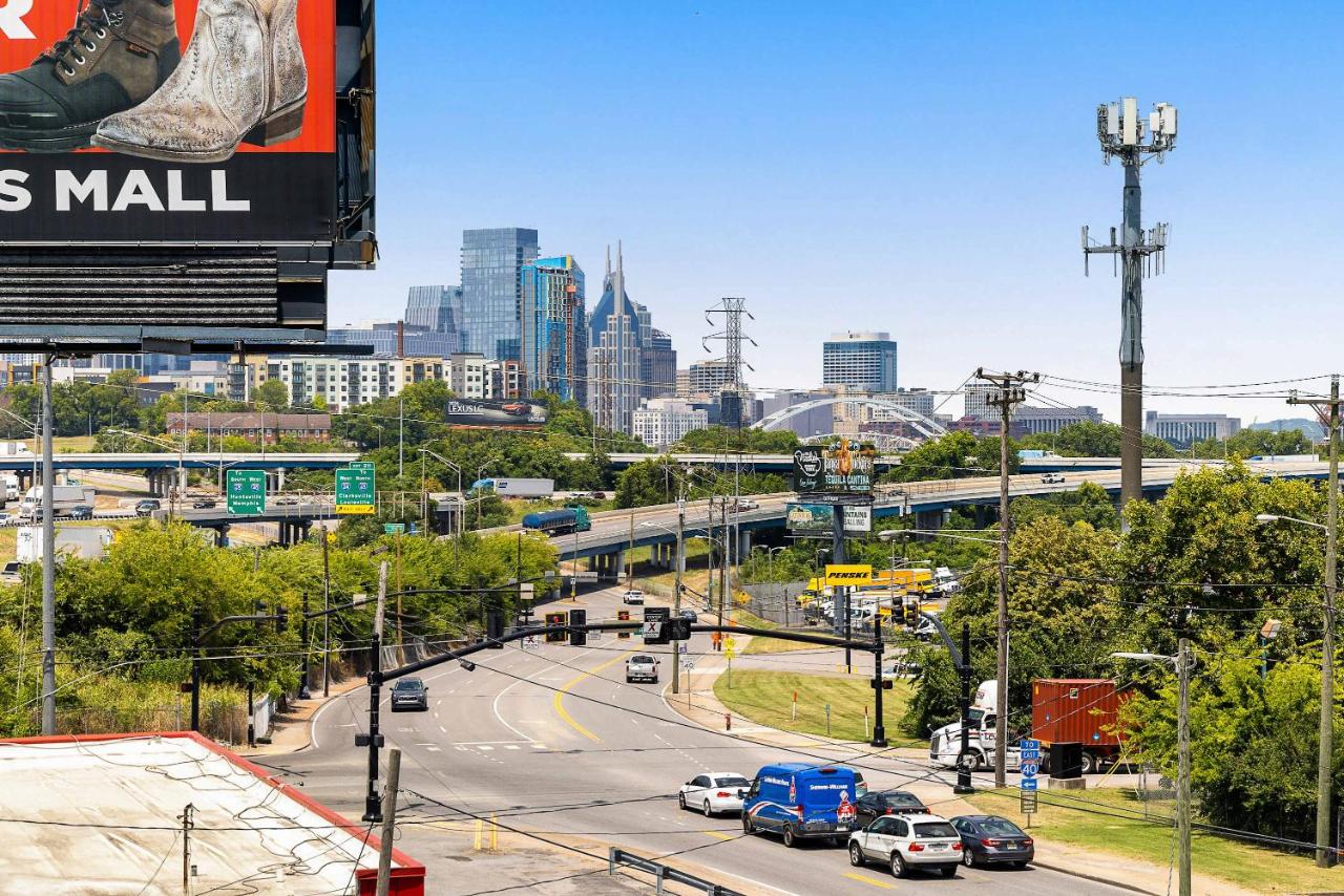 Penthouse City View Flat Modern Design with Balcony - 2