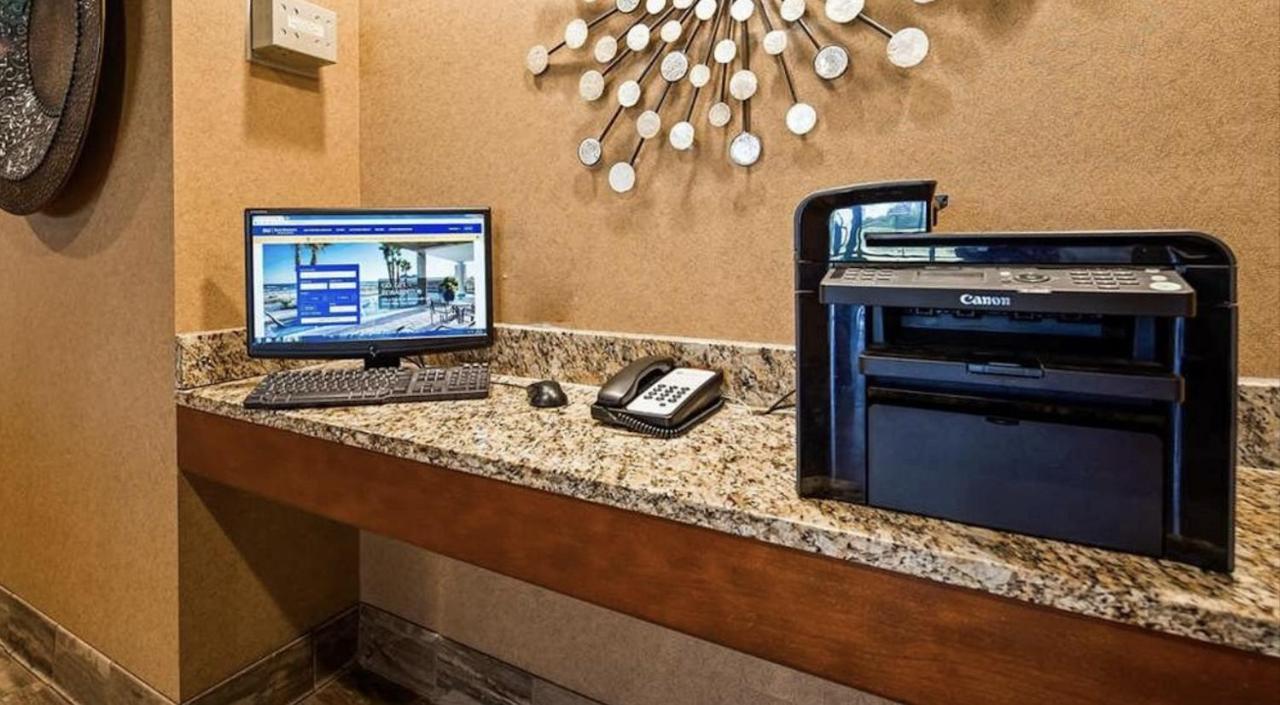 Royal Inn & Suites — photo 15