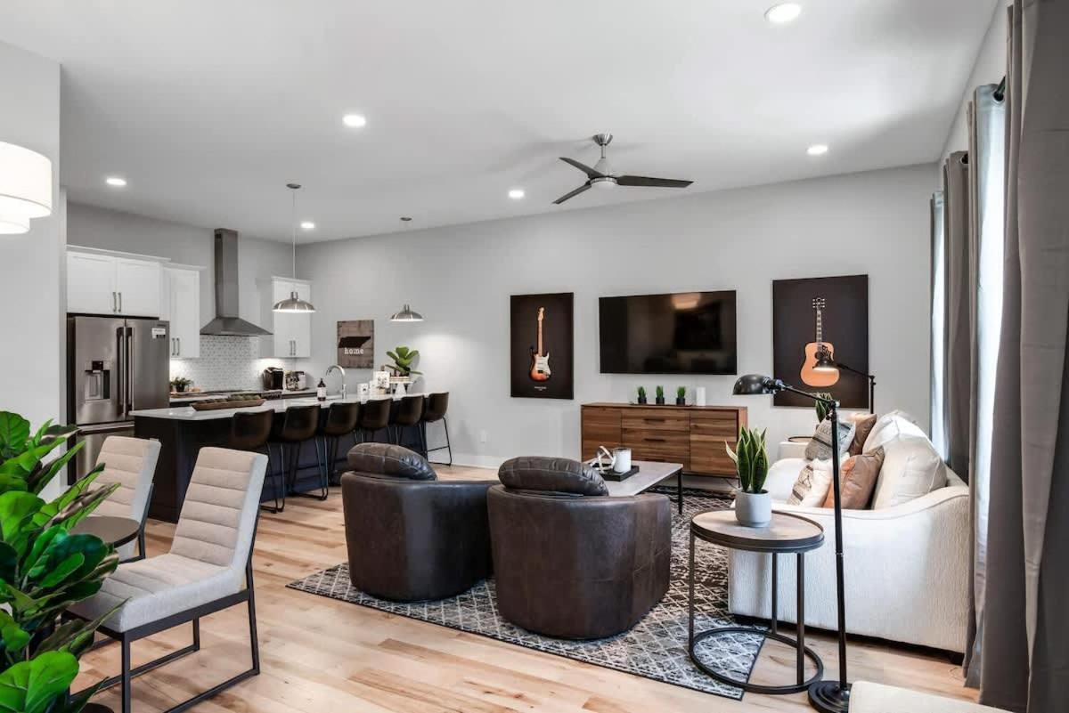 3 Side by Side Nash Homes - Close to Honky Tonks - 3