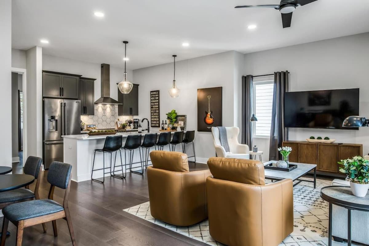 3 Side by Side Nash Homes - Close to Honky Tonks - 2