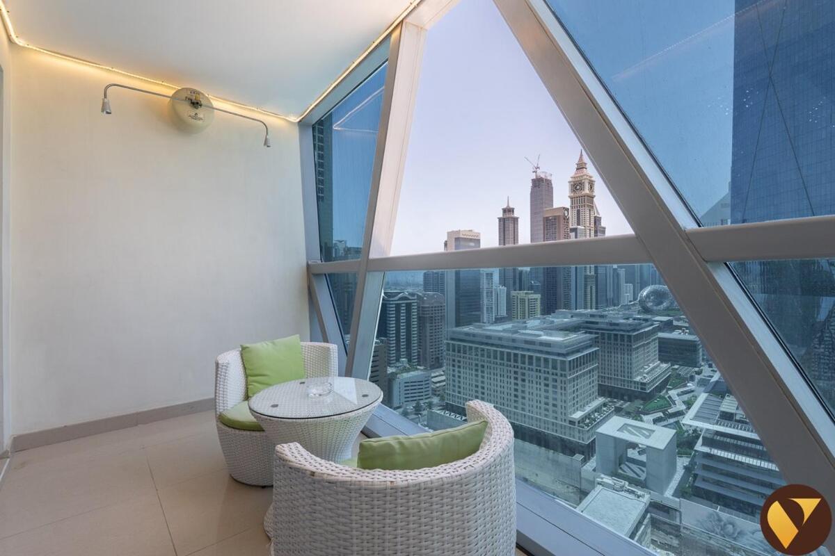 Vogue Vacation Homes, DIFC Damac Park Tower near Museum of The Future, One Bedroom Apartment with Balcony, City Skyline and Museum of The Future View, Access to all Amenities - 3