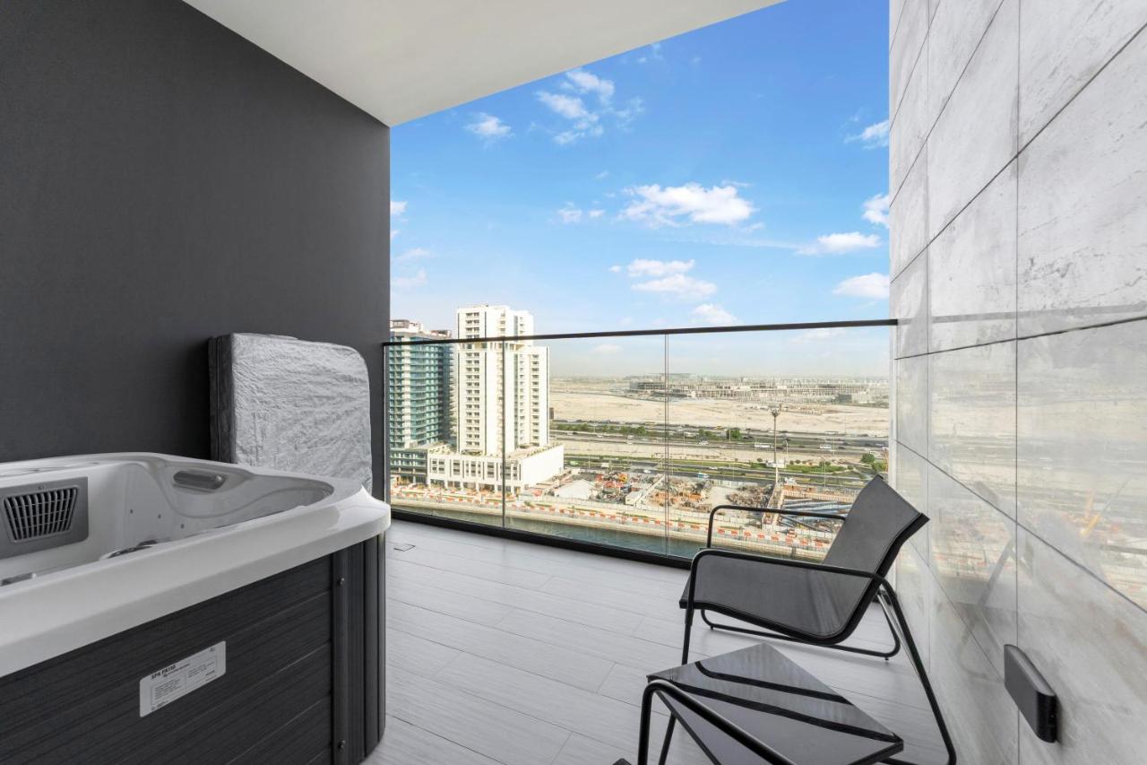 FAM Living Trillionaire Residences Premium Studio with Private Jacuzzi and Canal View - 3