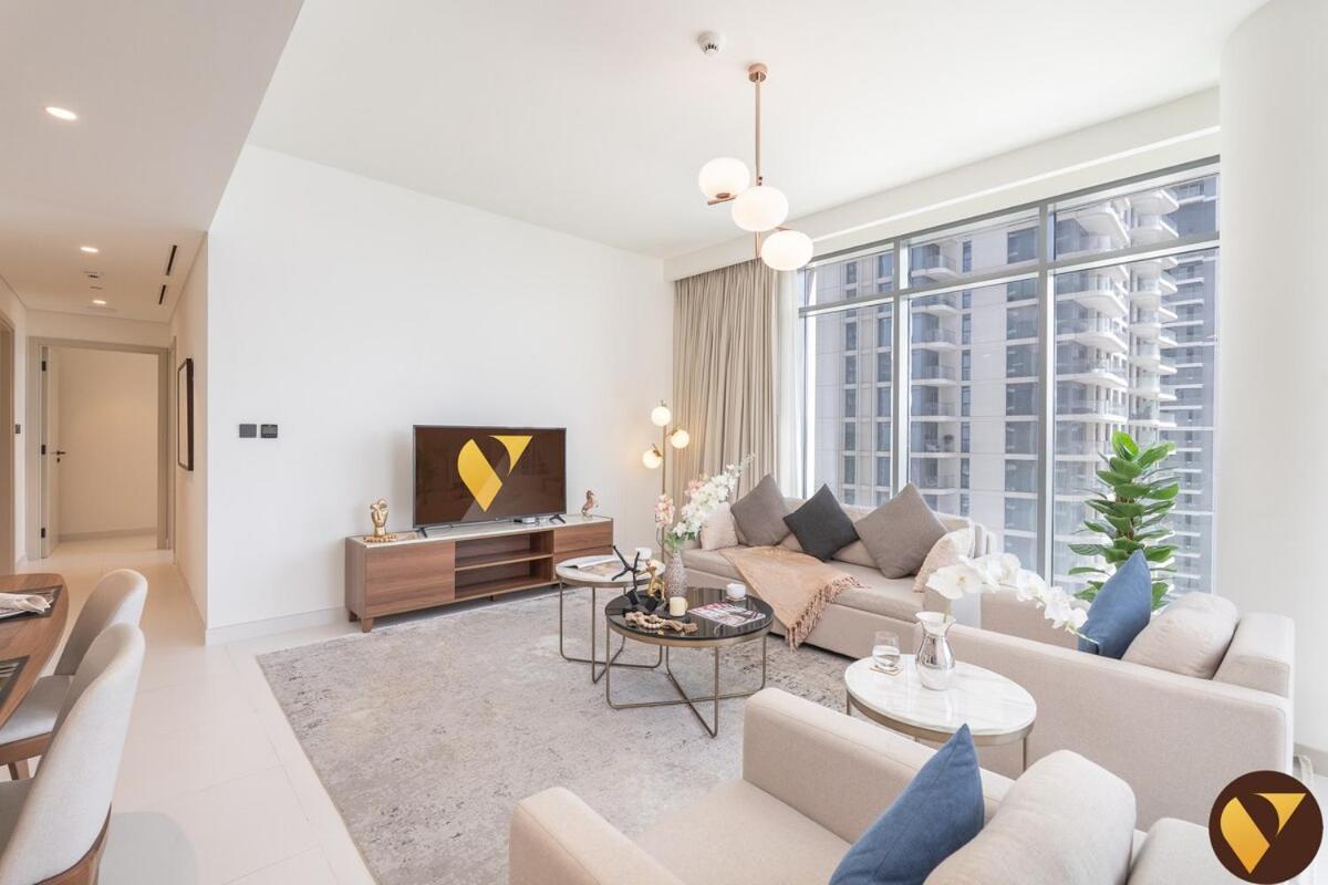 Vogue Vacation Homes, Emaar Beach Front Marina Vista near JBR and Palm Jumeirah, Two Bedroom Apartment with Balcony and Private Beach, Access to all Amenities - 2